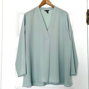 NIC+ZOE Aqua V-Neck Blouse 1X Plus Size Minimalist Flowy Top Long Sleeve